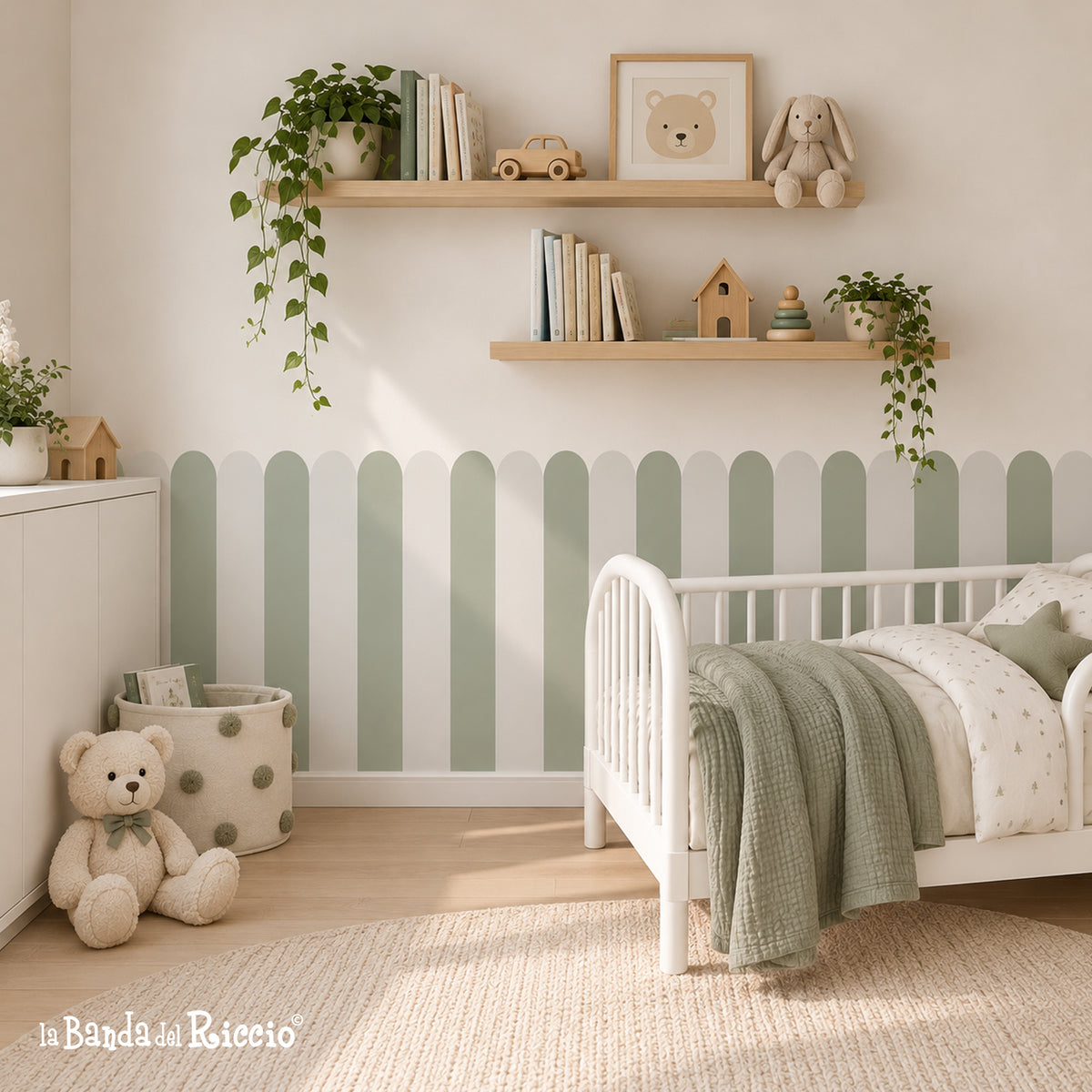 Self-Adhesive Solid Scalloped Wainscoting