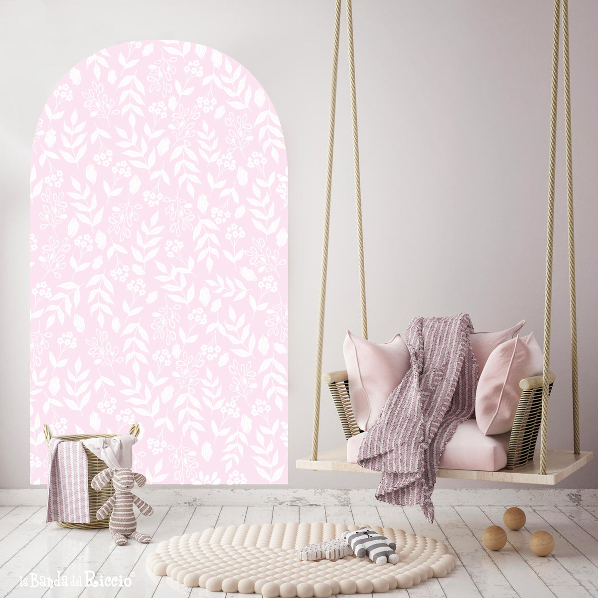 Arco Boho con fiori e piante