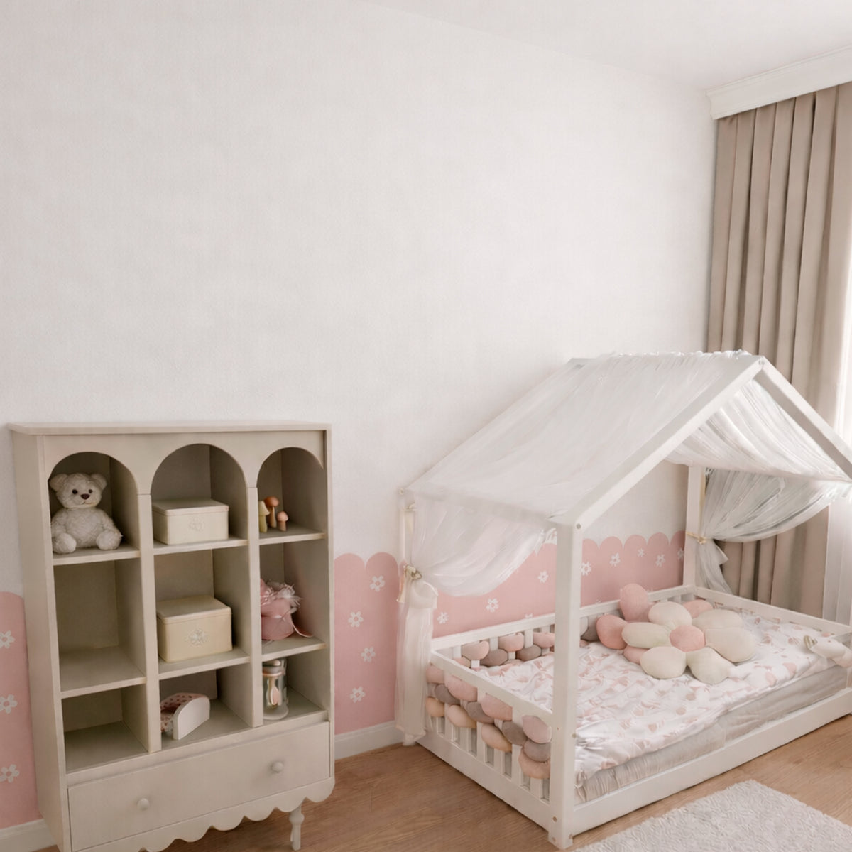 Boiserie Smerlata con margherite autoadesiva
